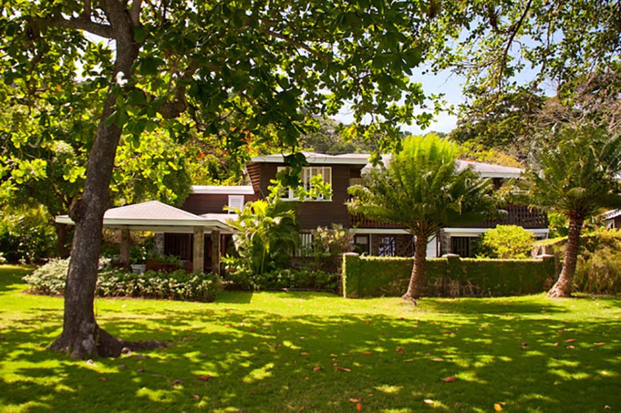 Grenadines that are part of St. Vincent (2)