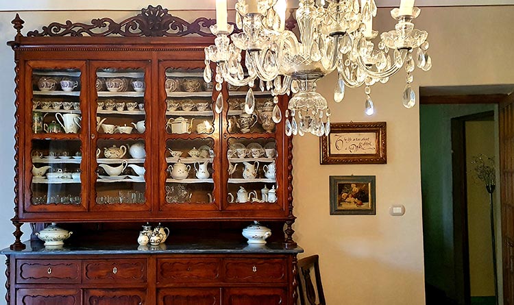 crockery teapots coffee cups