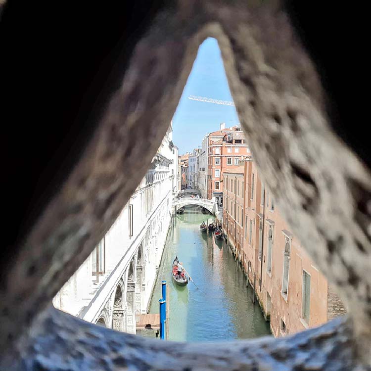 Piazza Ducale Gondola View 2021 gracie Opulanza Venice (1)