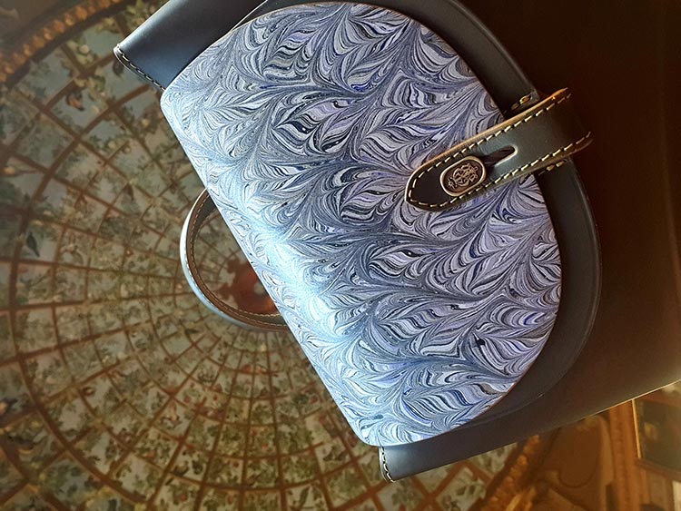 Cuoiofficine-Florence-italy-olive-green-backpack-Gracie-Opulanza-Ufizzi-gallery-Florence-Italy-2020-5