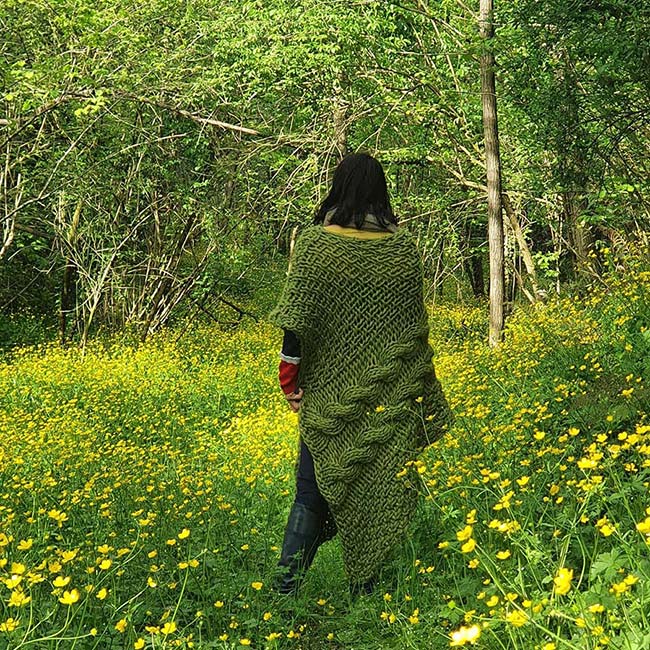 green-moss-wool-poncho-Gracie-Opulanza-2021-Tuscany.-2jpg