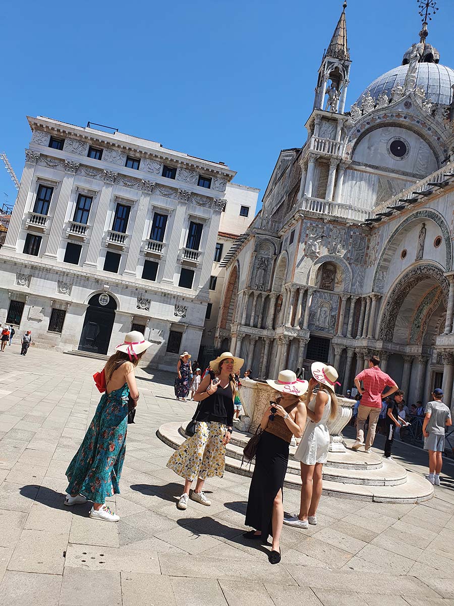 straw hat Venice