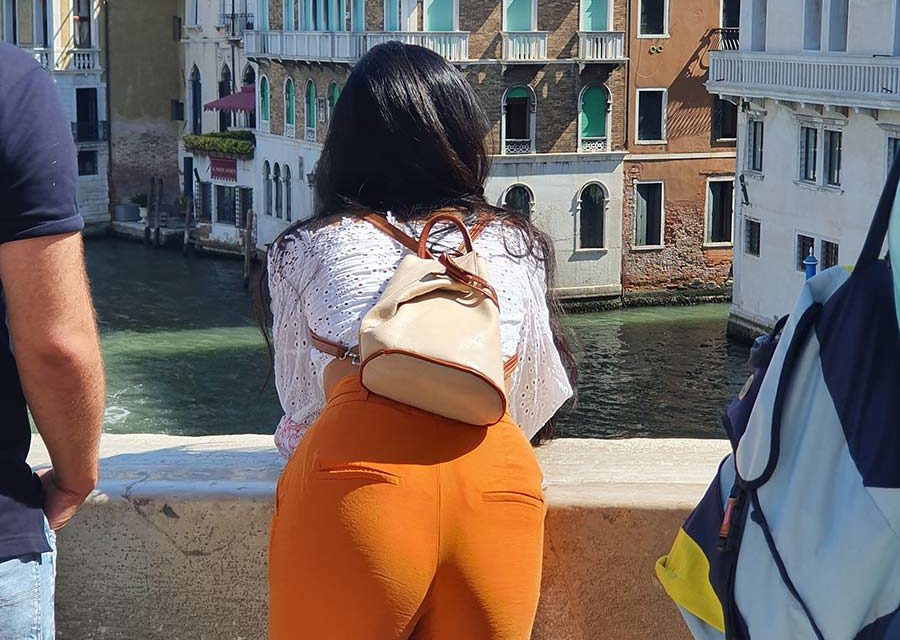 Mustard – How To Wear Difficult Colours?