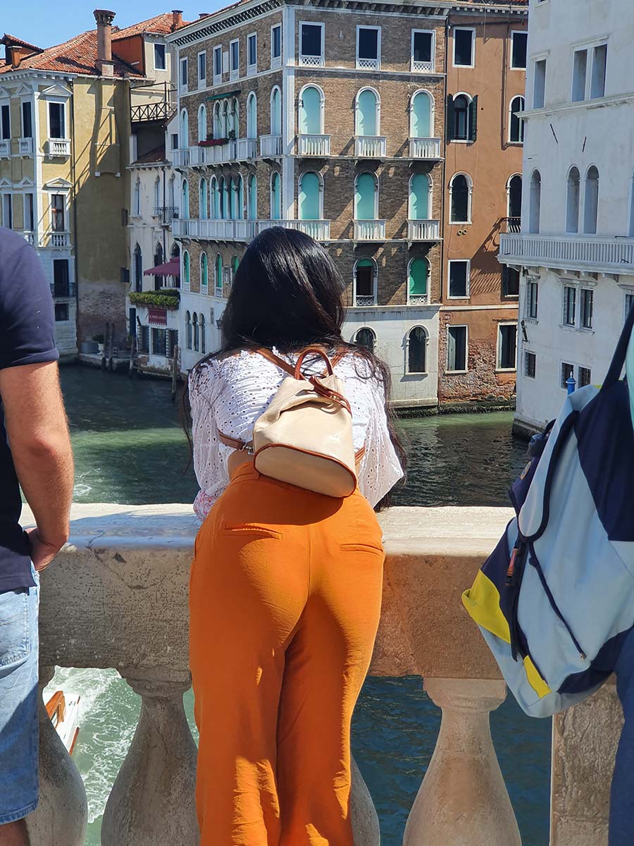 mustard trousers Venice