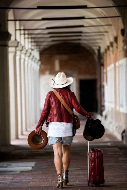 denim shorts twin set stetson hat