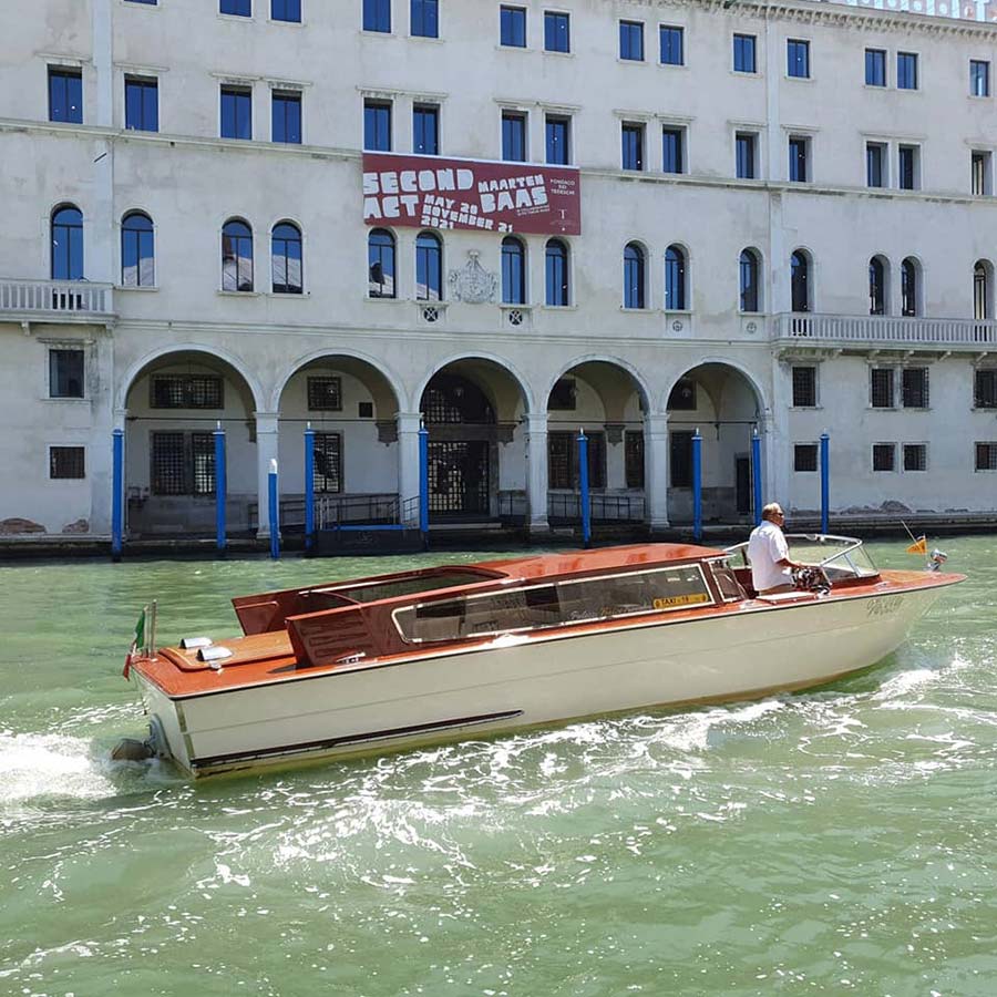 Rialto Bridge Venice Riva speedboat 2021