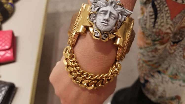 Versace-2018-Catwalk-London-Gracie-Opulanza-3 Medusa