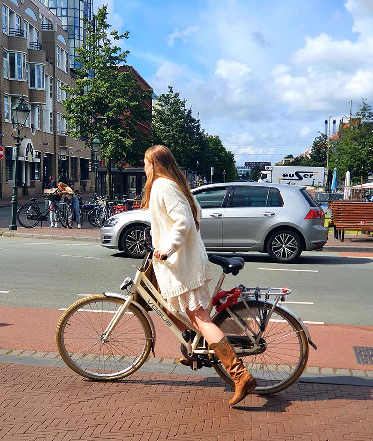 cowboy boots The Hague Holland Riding bike city (2