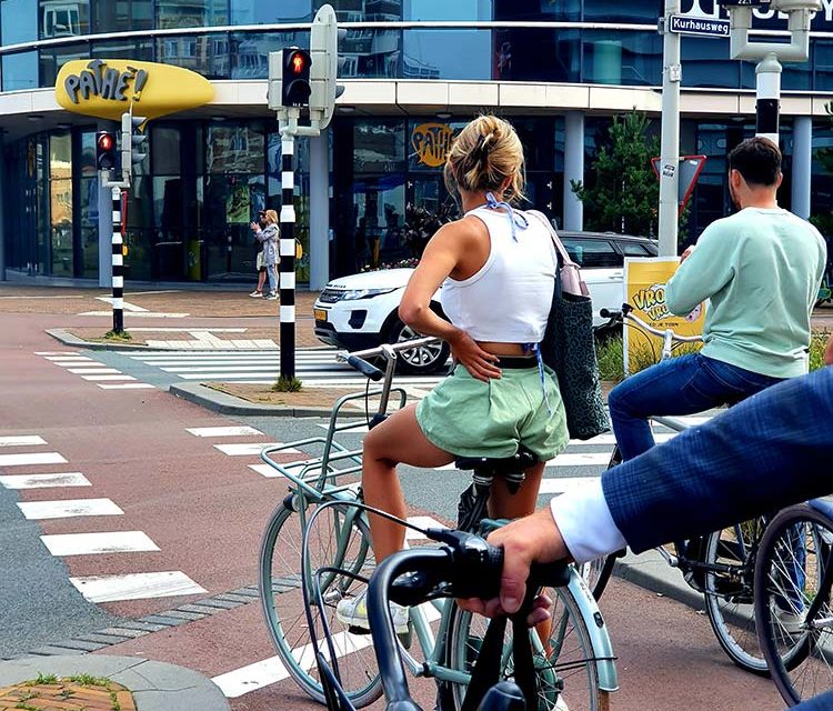 Fashion For Fifties – Holland Cycling Style Tips