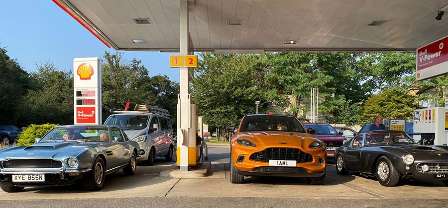 Aston-Martin-DBX-Classic-Aston-Martin-2021