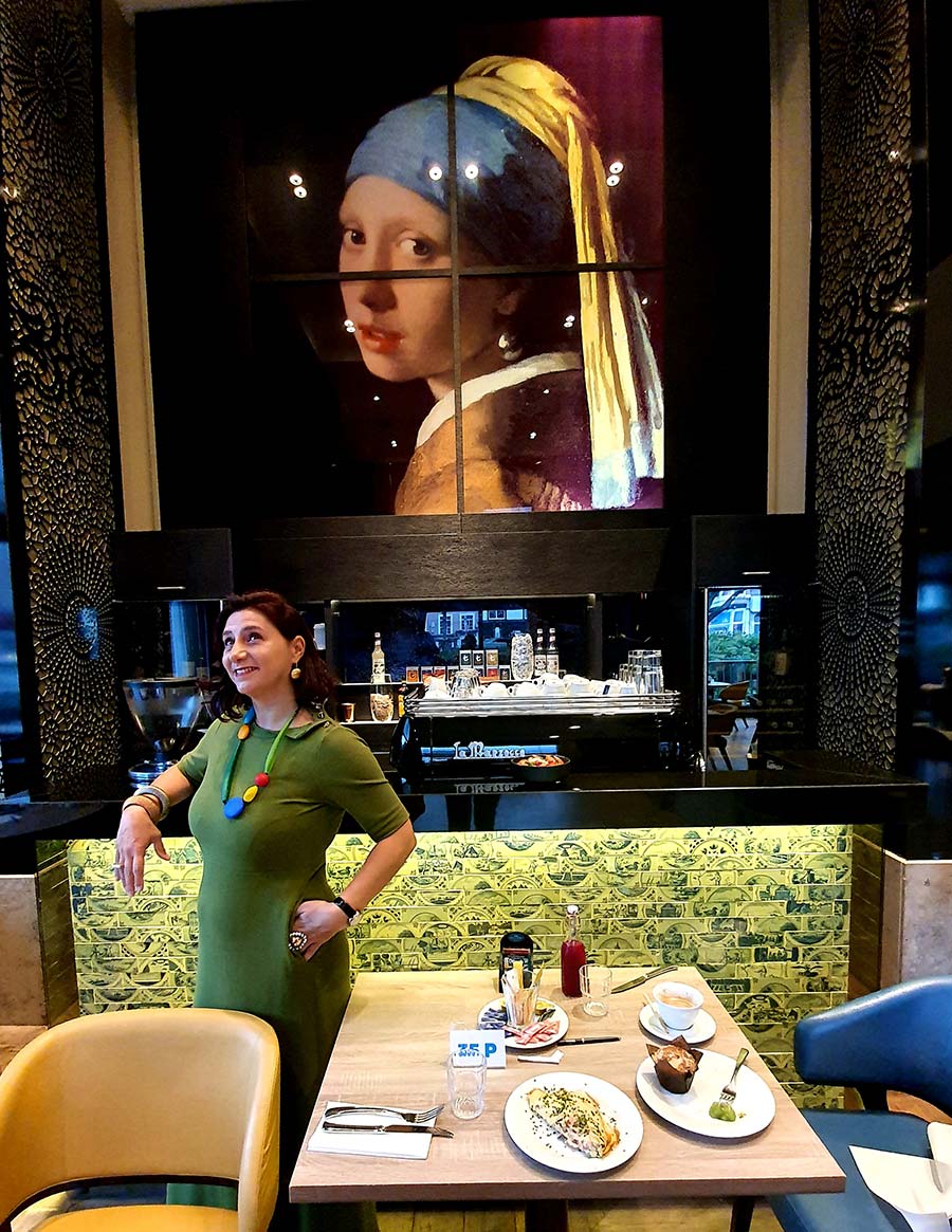 olive green dress hilton den hague