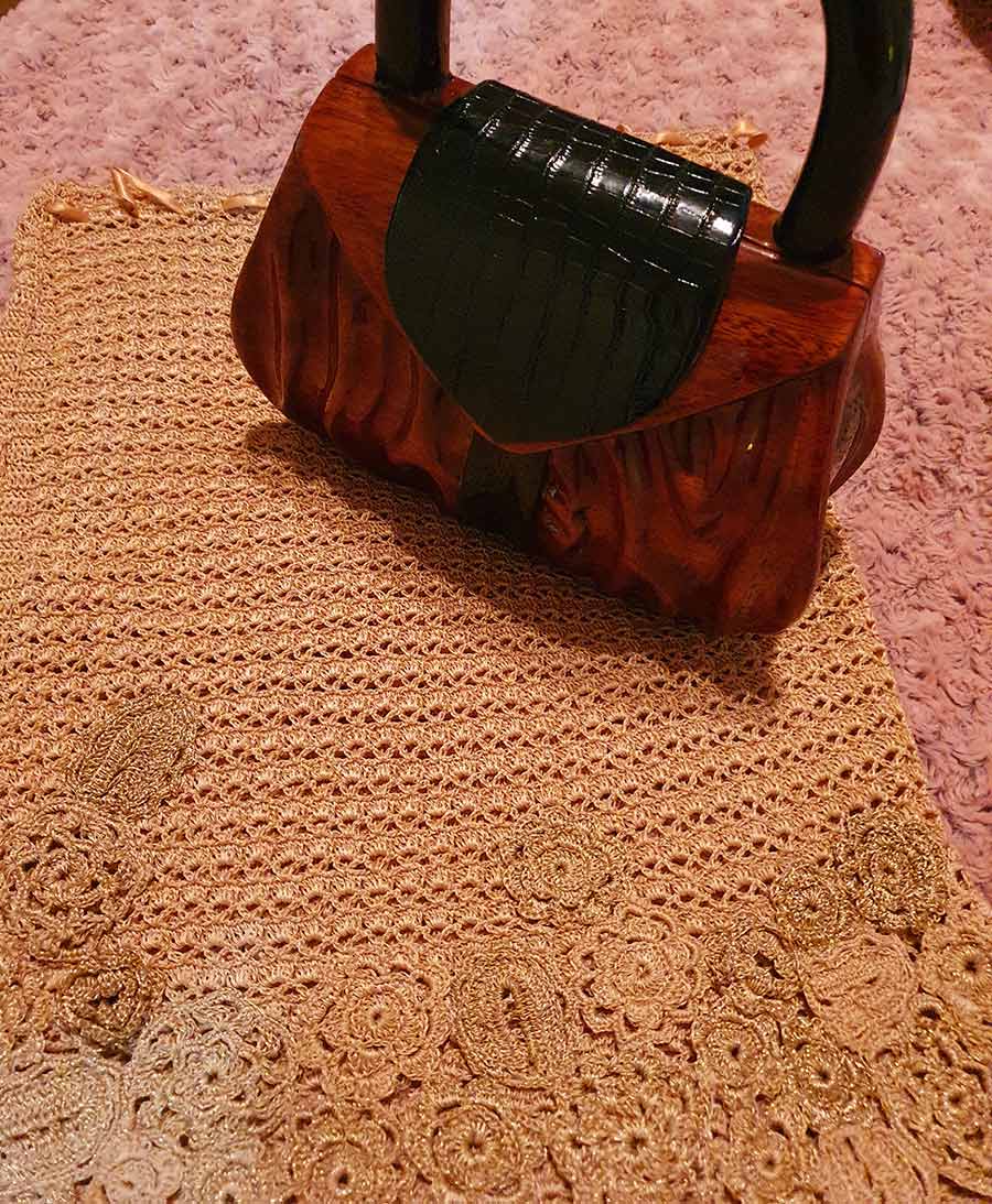 acacia-wooden-handbag-1