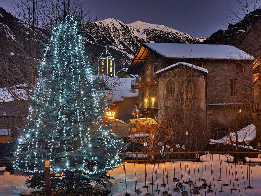 Andorra 2021 snow Gracie Opulanza Christmas tree (21)