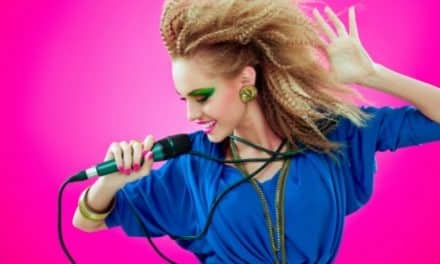 Retro Christmas Fashion Ideas For Women In Their 50s 