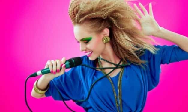 Retro Christmas Fashion Ideas For Women In Their 50s 