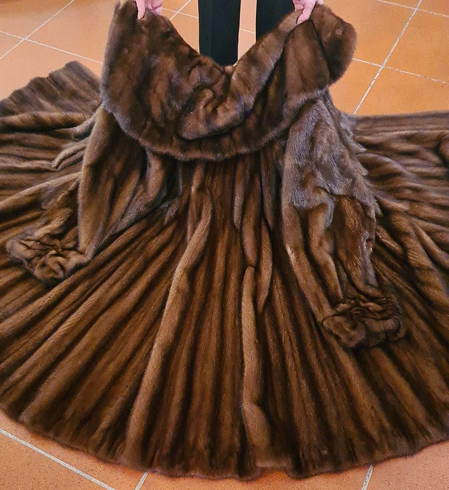 Fendi-Vintage----How-To-Spot-1980's-Garments- Fur