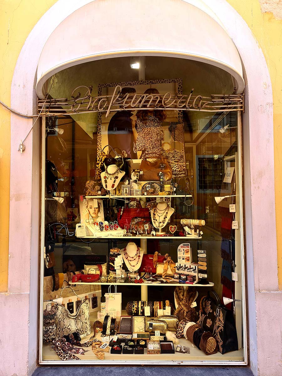 Pisa 1980's boutique Italy