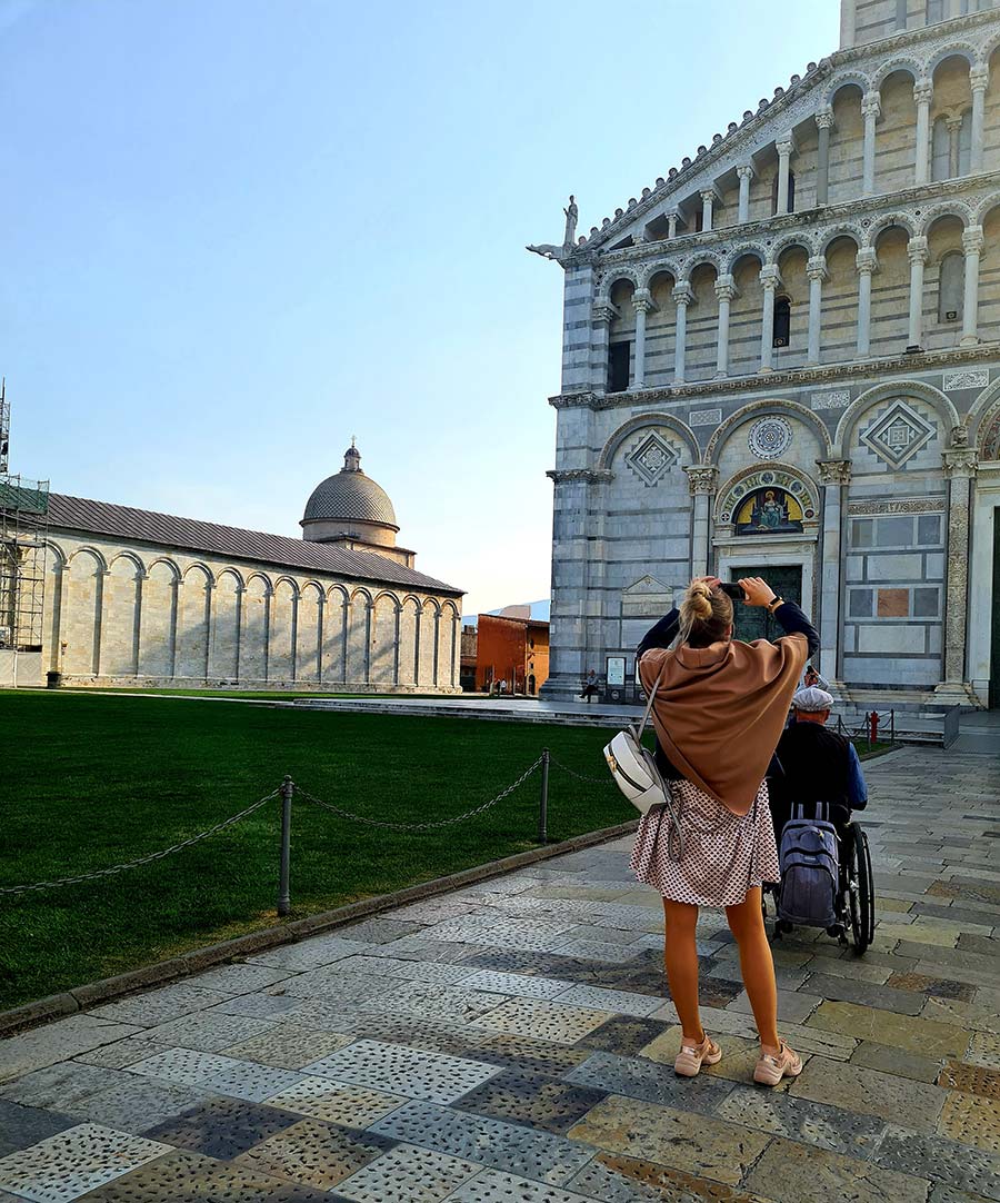 Leaning Tower Of Pisa - What To Wear On Historical Travel Destinations (11)