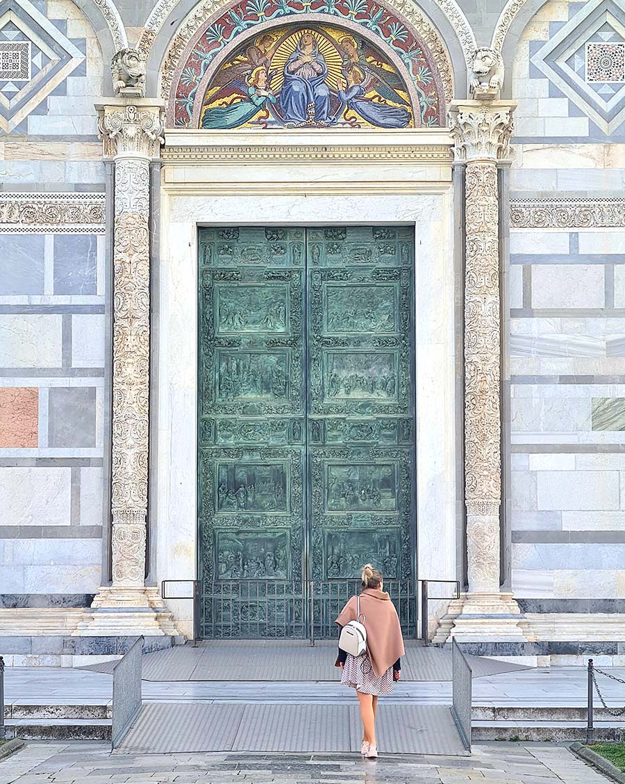 Leaning Tower Of Pisa - What To Wear On Historical Travel Destinations (11)