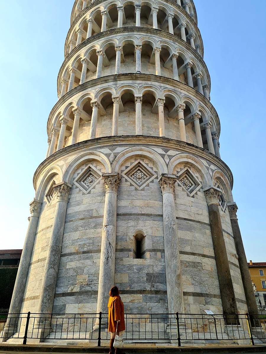 Leaning Tower Of Pisa - What To Wear On Historical Travel Destinations (11)