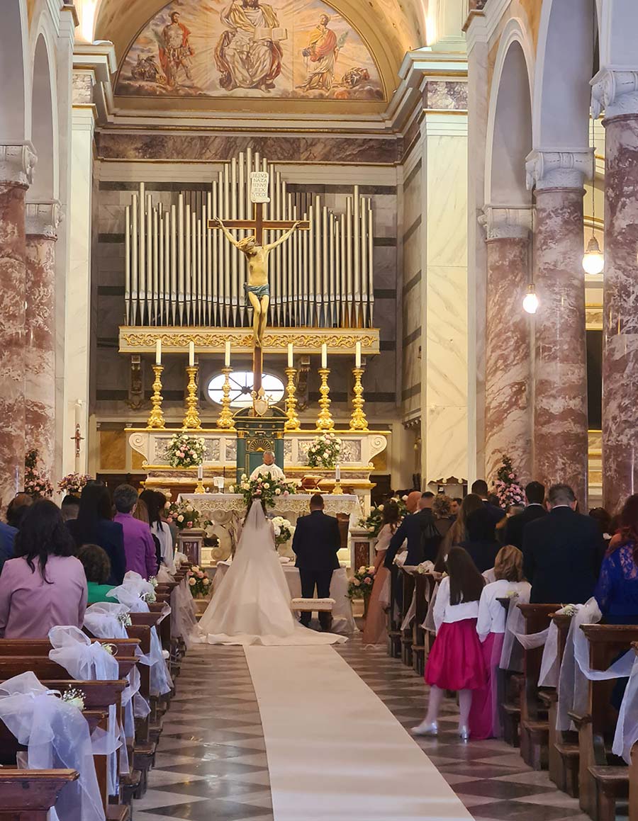 wedding bride in Tuscany church