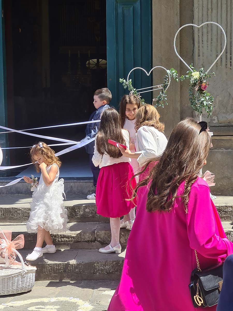 pink wedding guests fashion tuscany