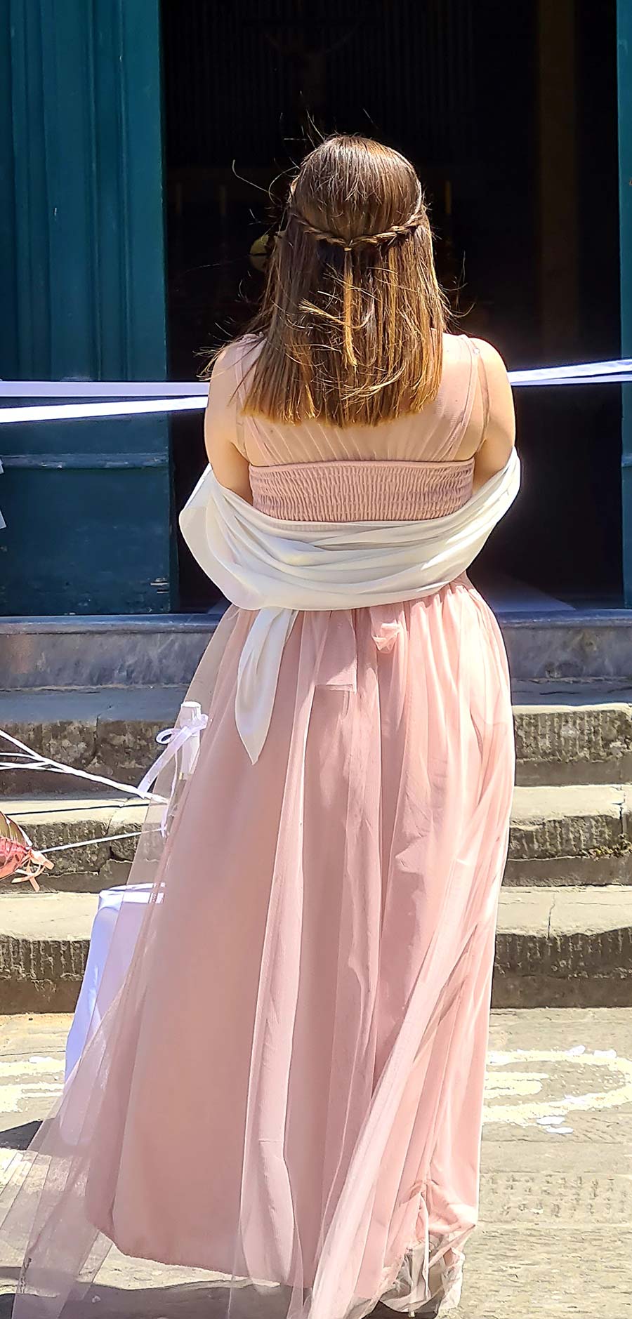 pink wedding guests fashion tuscany