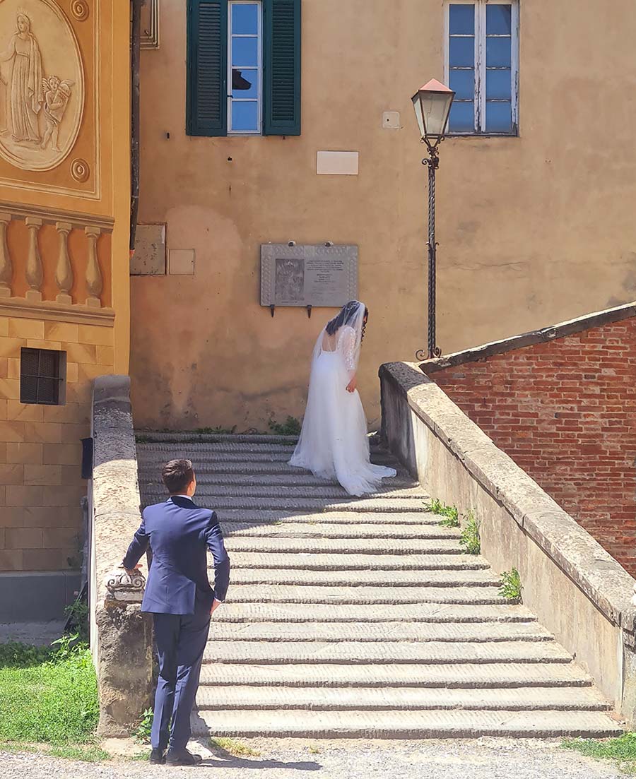 tuscany wedding dress with long veil