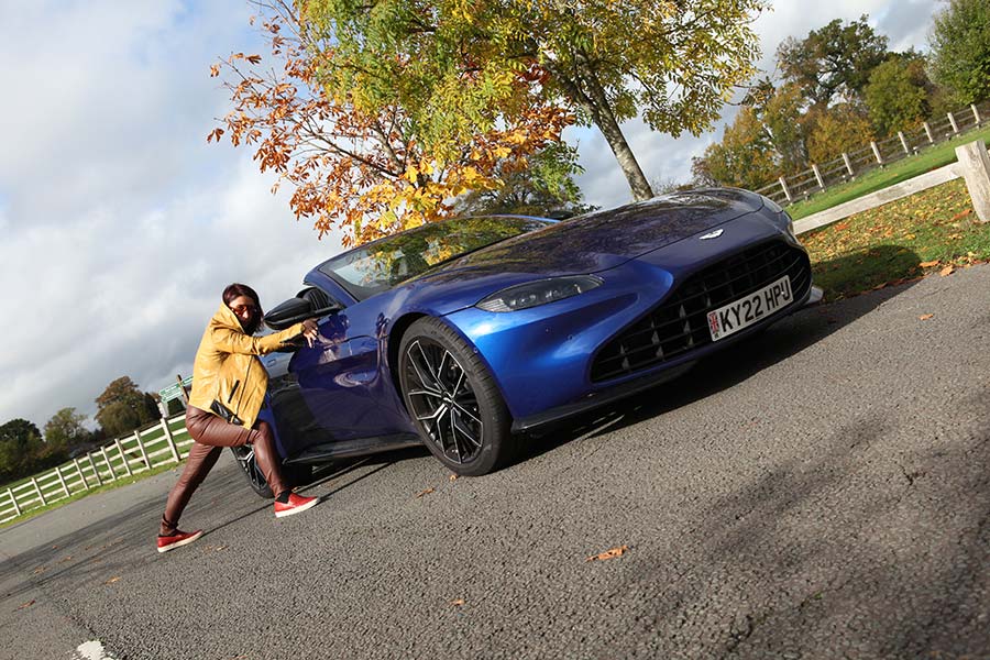 Gracie Opulanza Aston Martin Vantage Roadster (8)