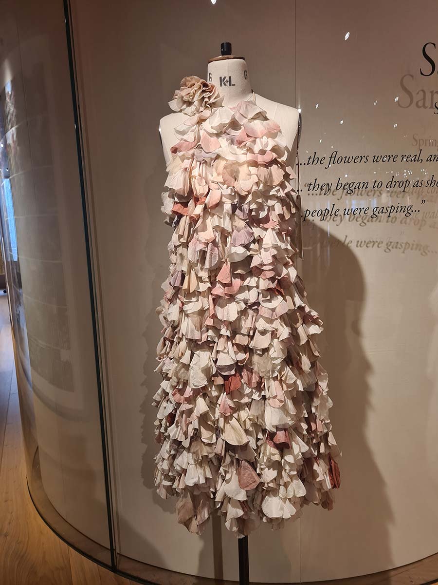 Alexander McQueen London Bond Street Exhibition Roses (3)
