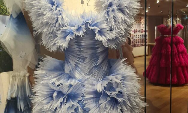 Alexander McQueen – How To Design Like Sarah Burton