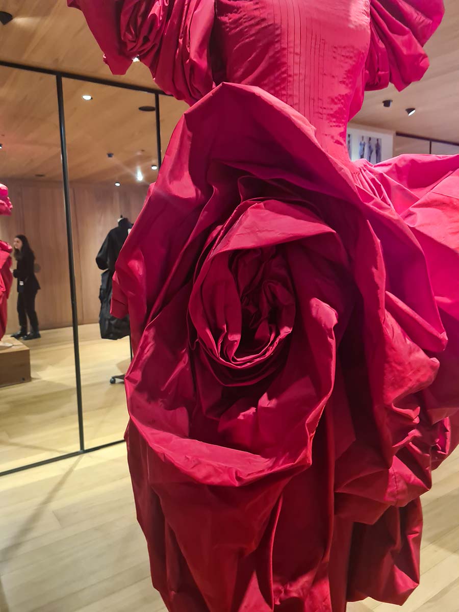 Alexander McQueen London Bond Street Exhibition Roses (3)