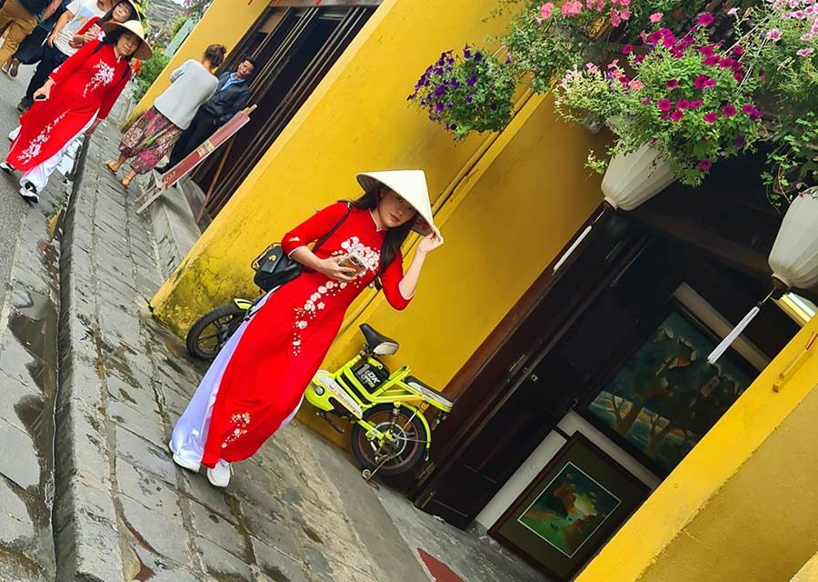 Yellow – Travel Style Tips For Effortlessly Cool Fashion