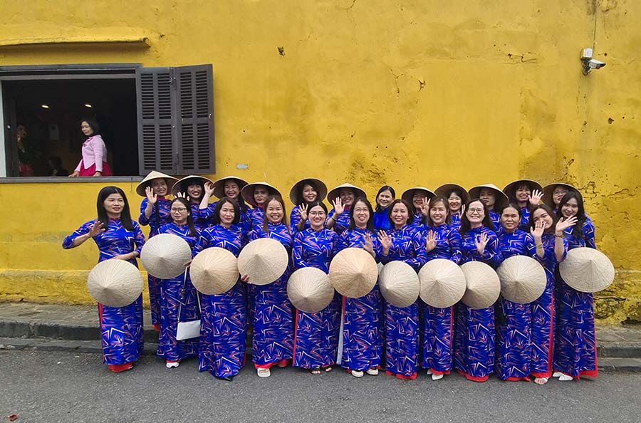 Ho An Vietnam Traditional Outfits (1)