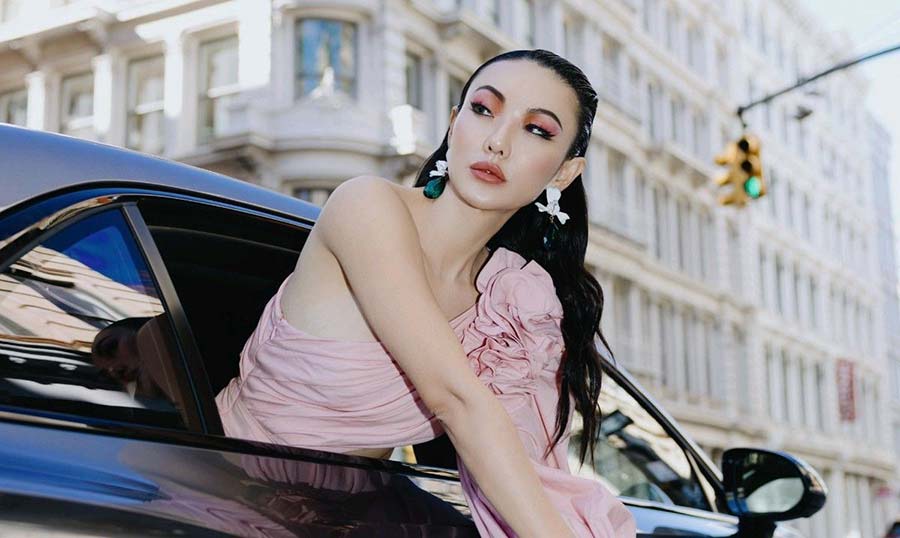 Car Marketing – Do Women Sell Luxury Cars Through Fashion