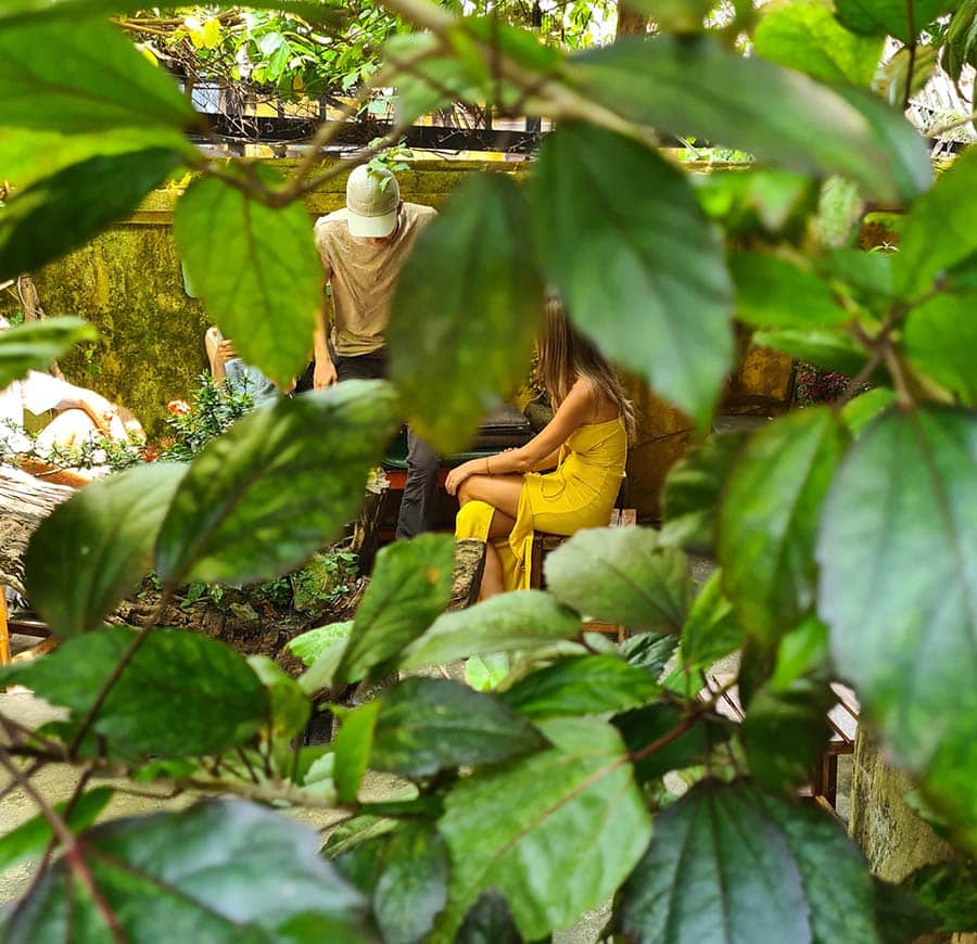 Hoi An Vietnam 2023 streetstyle asia (12) yellow