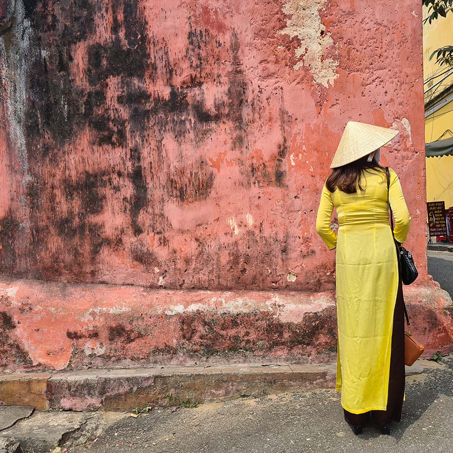 Hoi An Vietnam 2023 streetstyle asia (12) yellow