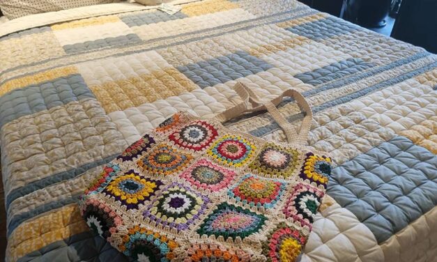 Crotchet – Machine Made Versus Handcrafted Bags