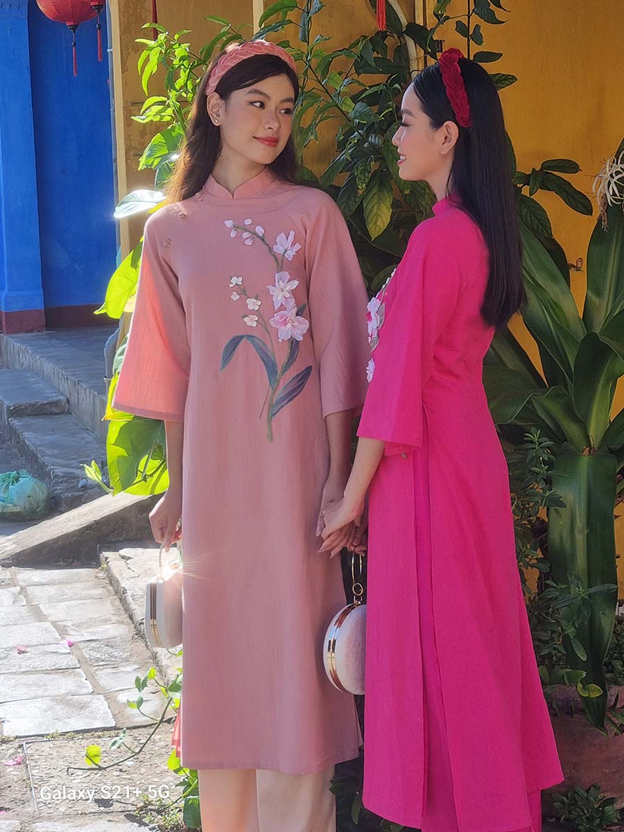 ao dai pink fabric Vietnam Hoi An Gracie Opulanza (1)