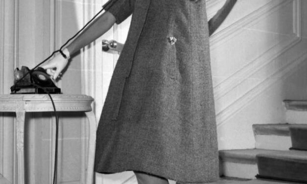 Yves Saint Laurent – How Did He Revolutionize How Women Dressed?