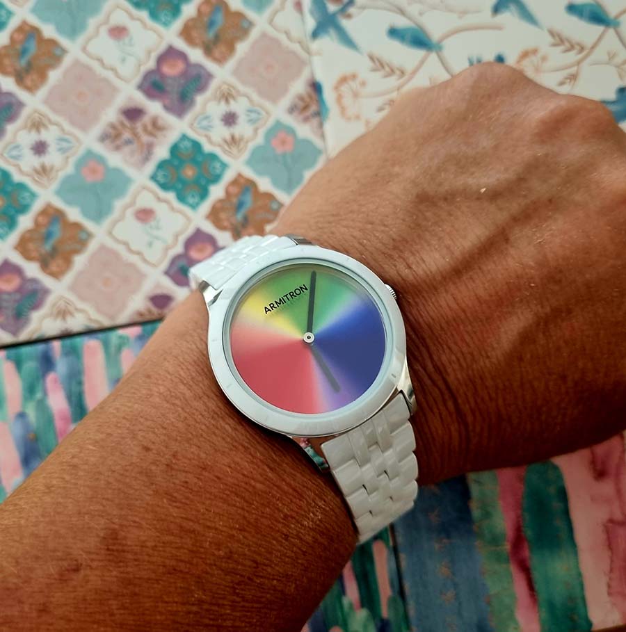 amitron-watch-rainbow
