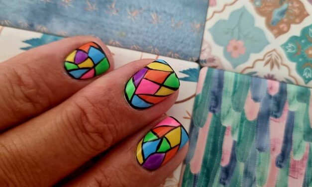 Nail Art – Bright And Bold Psychedelic Tips