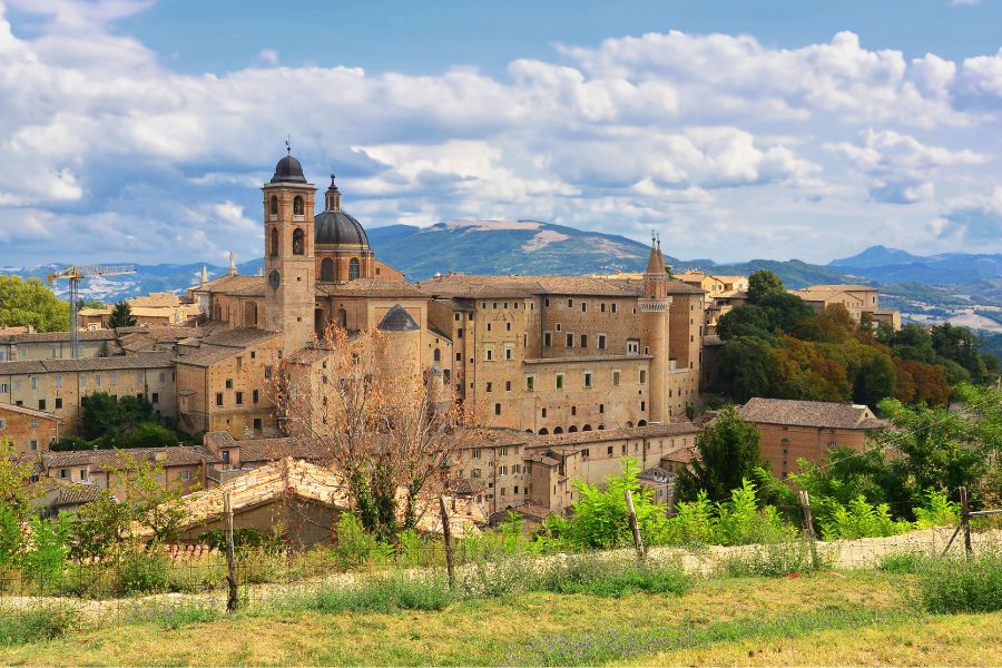 An Italian SojournConnolly- Cove’s Guide to Italy’s Hidden Gems and Luxurious Escapes