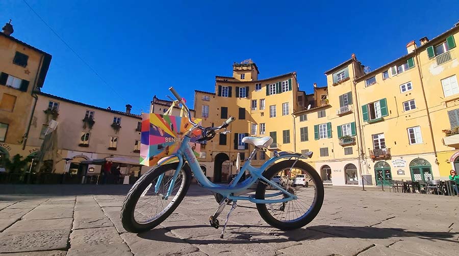 Benheart Italy - Why Buy A Leather Jacket in Tuscany Gracie Opulanza bike 2023 (3) Lucca