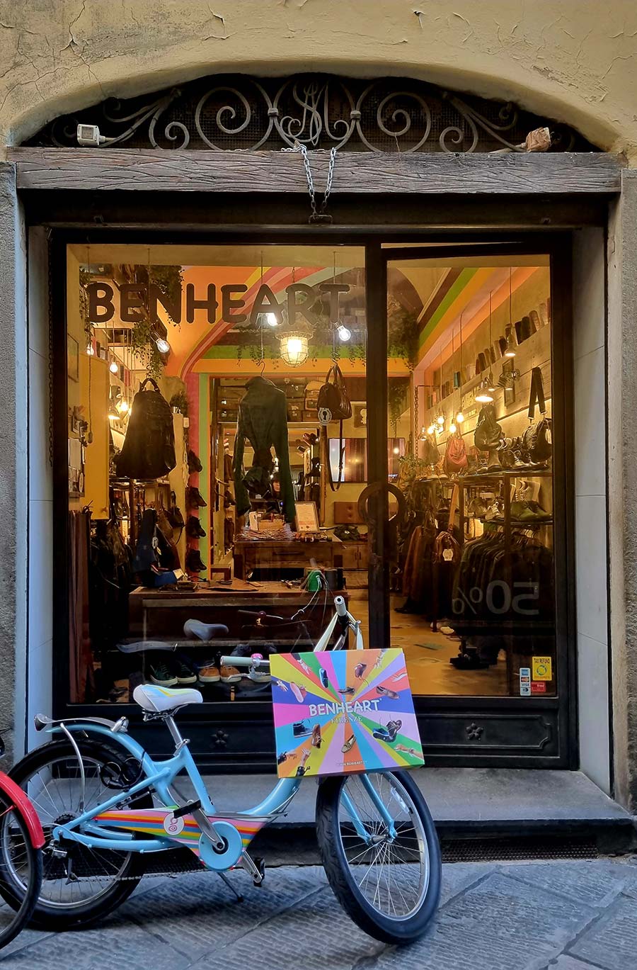 Benheart Italy - Why Buy A Leather Jacket in Tuscany Gracie Opulanza bike 2023 (3)