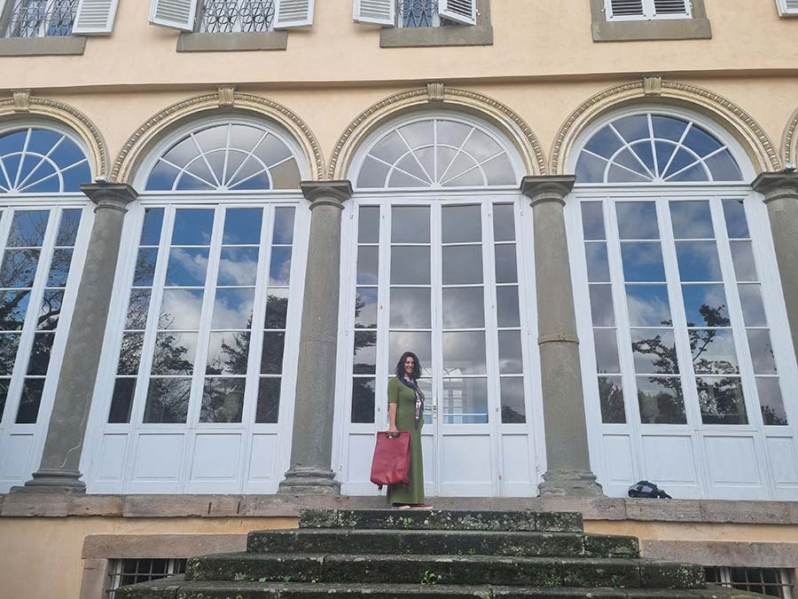 Gracie Opulanza red backpack tuscany Lucca Travel (4)