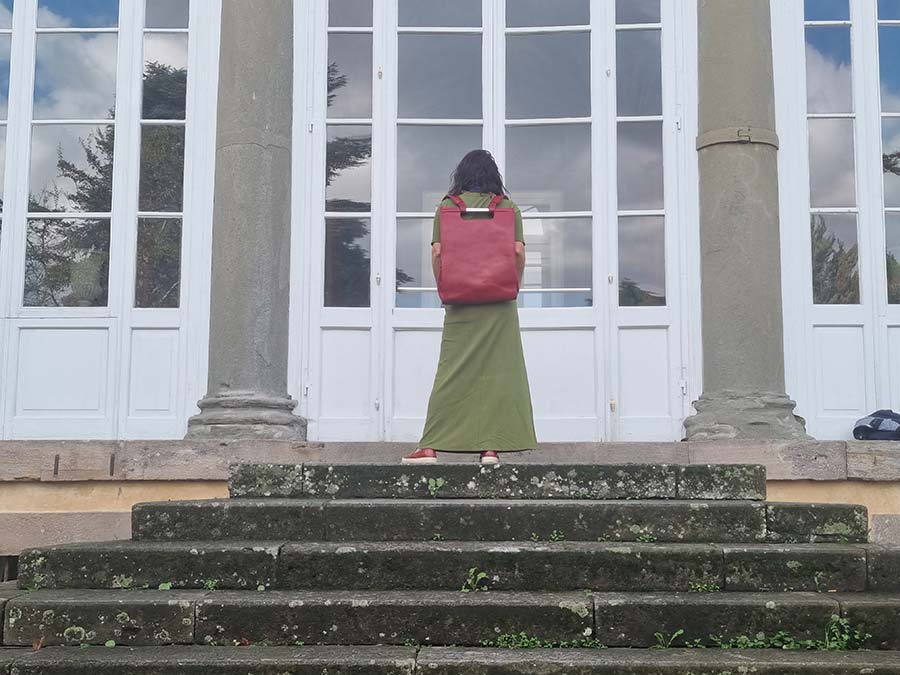 Gracie Opulanza red backpack tuscany Lucca Travel (5)