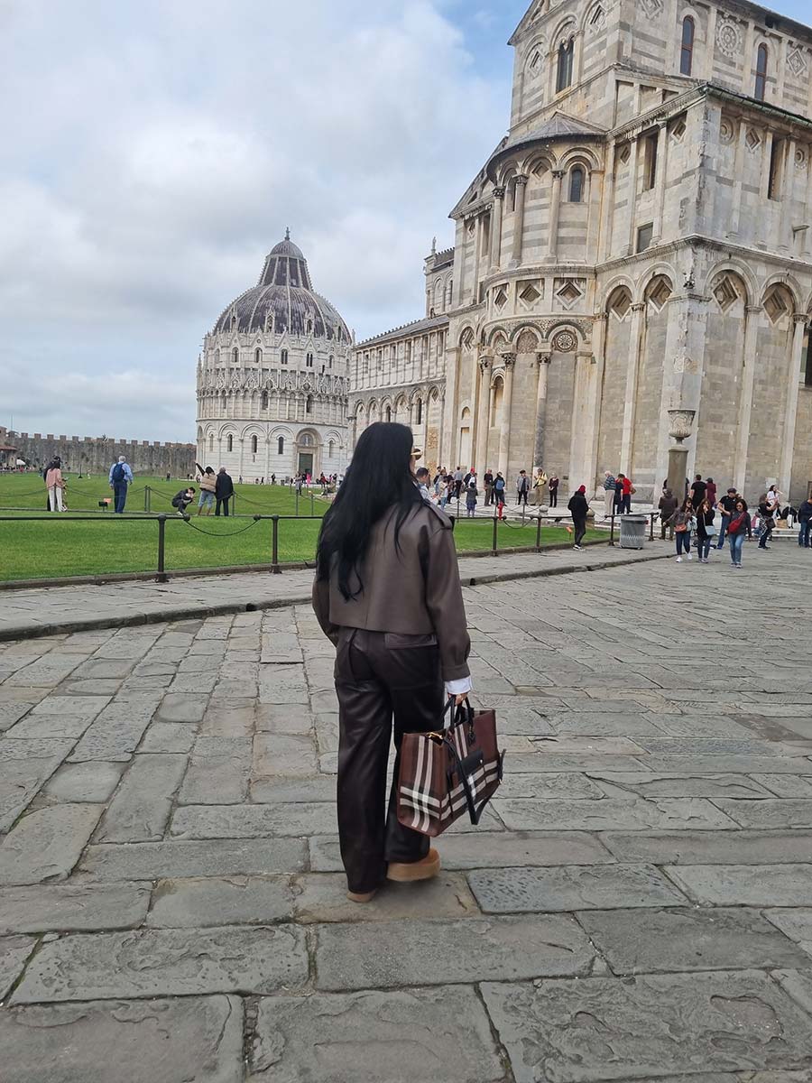 Leaning Tower Of Pisa - What To Wear For Social Media Images Gracie Opulanza Tuscany Italy (7)