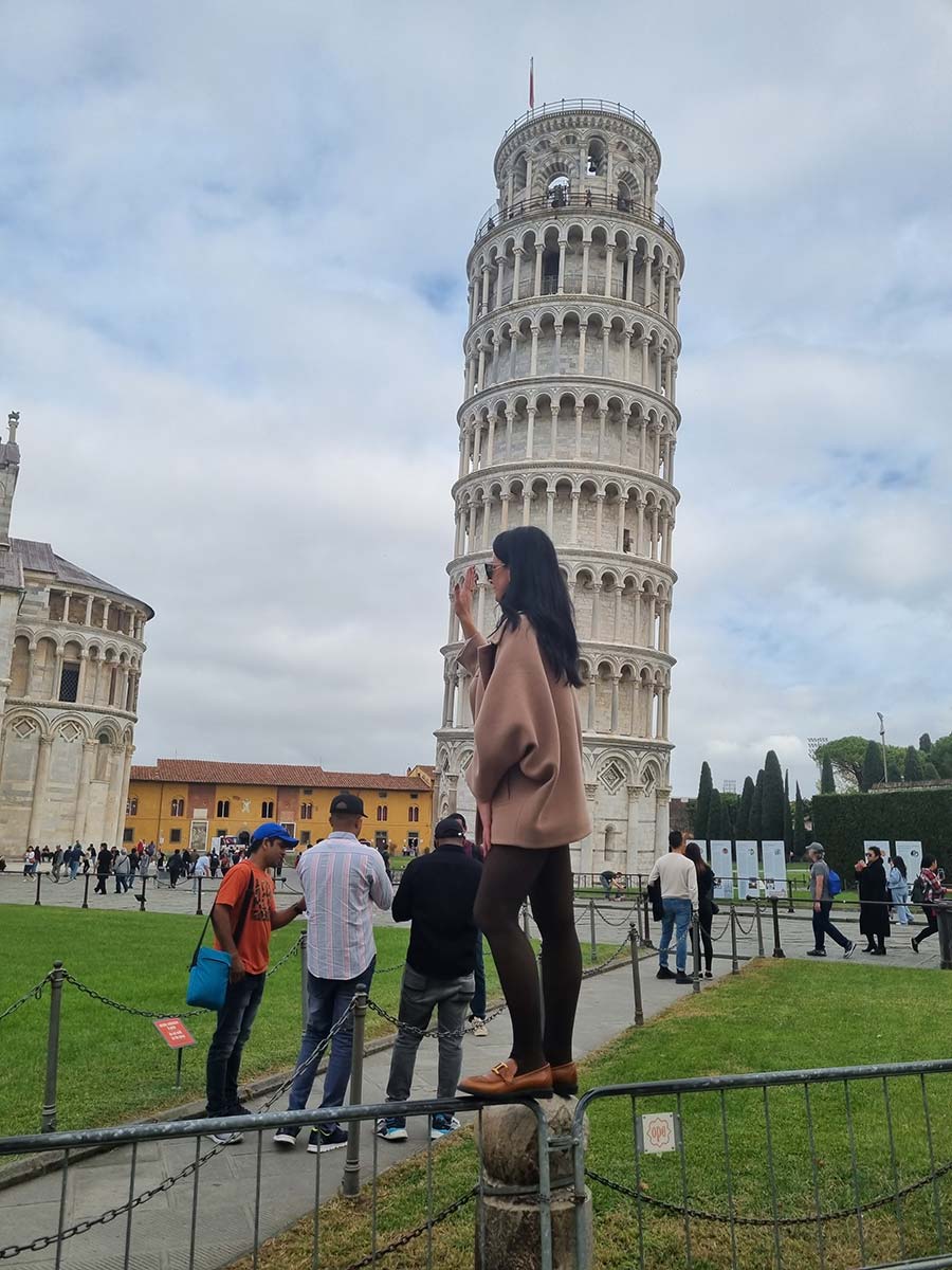 Leaning Tower Of Pisa - What To Wear For Social Media Images Gracie Opulanza Tuscany Italy (7)