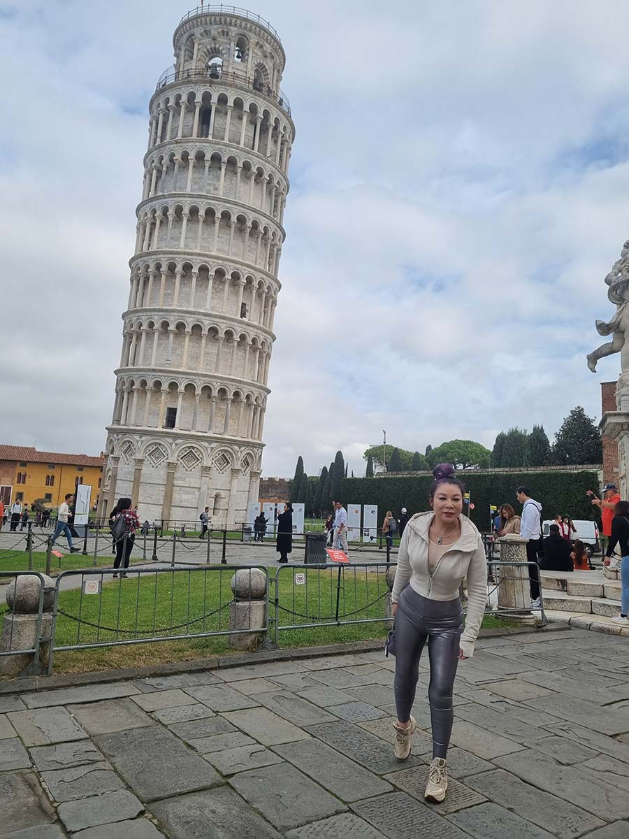 Leaning Tower Of Pisa - What To Wear For Social Media Images Gracie Opulanza Tuscany Italy (7)